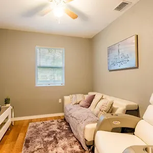 Holiday home Cute Bungalow In Down Town With Jacuzzi & Grill, Tampa