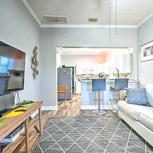 Apartment Updated Ybor Duplex About Half Mi To Seventh Ave!, Tampa