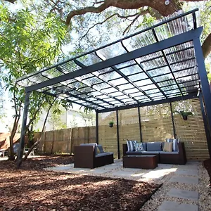 Holiday home 3 Bedroom Modern Ybor Home- Pet Friendly, Tampa
